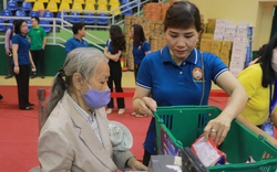 TP.HCM: Thêm 700 triệu đồng chăm lo Tết cho các gia đình có hoàn cảnh khó khăn