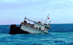 Chìm tàu hàng tại vùng biển Thừa Thiên Huế, 2 thuyền viên mất tích