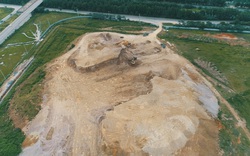 Dừng sử dụng đất từ núi đất nhân tạo "mọc" trái phép ở ngoại thành Hà Nội