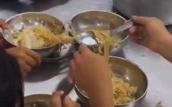 Vụ học sinh ăn cơm chan canh mì tôm ở Lào Cai: Hiệu trưởng xin từ chức