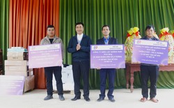 Công ty Điện lực Quảng Nam tặng quà hỗ trợ xã A Vương phát triển KT-XH và đón Tết Giáp Thìn 