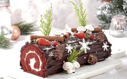 Thưởng thức bánh khúc cây Bûche de Noel dịp Giáng sinh, cầu mong sự an lành