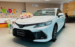 Giá xe Toyota Camry lăn bánh tháng 12/2023: Dồn khuyến mại cuối năm