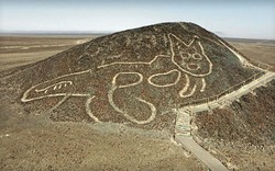 Peru phát hiện hình vẽ khổng lồ trên núi với niên đại hơn 2.000 năm