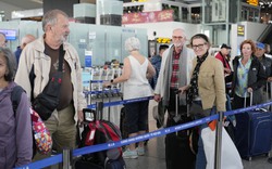 Nghỉ Tết Dương lịch 2024: Khách tới sân bay Nội Bài tăng cao