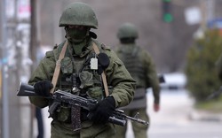 Hai cô gái trẻ Ukraine lợi dụng sự dễ thương lừa, đầu độc 35 lính Nga ở Crimea