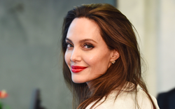Angelina Jolie nói giới sao Hollywood "thiển cận", muốn rời xa showbiz