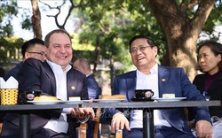 Thủ tướng Phạm Minh Chính và Thủ tướng Belarus thăm Cột cờ Hà Nội, thưởng thức cà phê Việt