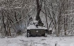 Lo quân Nga tràn vào Bakhmut, Ukraine hối hả đào thêm chiến hào phòng thủ