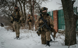 Lính Ukraine gồng mình chống đỡ 'bão lửa' của quân Nga ở Bakhmut