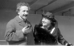 Albert Einstein yêu say đắm nữ điệp viên Liên Xô xinh đẹp nào?