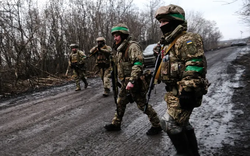 Nga ồ ạt tấn công để xuyên thủng phòng tuyến của Ukraine gần Kreminna 
