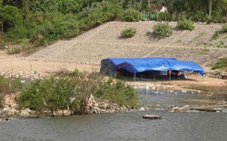Xã xác định "thủ phạm" gây sạt lở bờ sông do nuôi vịt, huyện yêu cầu lập đoàn kiểm tra