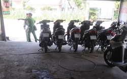 Long An: Cảnh sát bắt tạm giam băng trộm cậy cửa, “gom” 8 xe máy trong tiệm cầm đồ