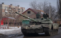 Chỉ huy lực lượng bộ binh Ukraine đến thăm Bakhmut để bàn chiến lược