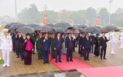 Lãnh đạo Đảng, Nhà nước vào Lăng viếng Chủ tịch Hồ Chí Minh; tưởng niệm các Anh hùng liệt sĩ