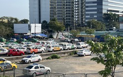 Tân Sơn Nhất đề xuất tiếp tục khai thác bãi đệm taxi trong cao điểm lễ 30/4