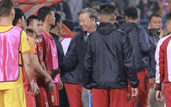 Đại tướng Tô Lâm động viên các cầu thủ CLB CAHN sau trận thua Hà Nội FC