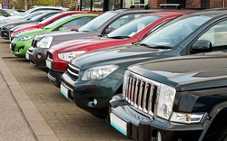 Bộ Công Thương bán 21 xe công, có xe sang Land Cruiser, "xe Bộ trưởng" Toyota Camry