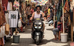 Indonesia: Bali cấm khách du lịch thuê xe máy