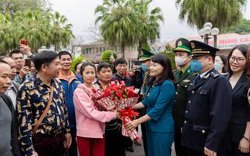 Quảng Ninh đón đoàn du khách Trung Quốc đầu tiên qua Cửa khẩu Quốc tế Móng Cái