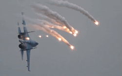 Su-27 có gì mà lọt top những chiến đấu cơ nguy hiểm nhất thế giới?