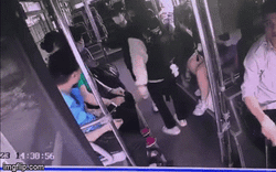 Clip NÓNG 24h: "Lục Vân Tiên" trên xe buýt giúp cô gái lấy lại điện thoại từ kẻ móc túi