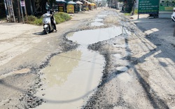 Đồng Nai: Người dân phường Trảng Dài khổ vì đường toàn “ổ voi”, mưa lầy, nắng bụi