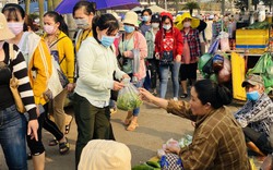 Mở nút thắt thị trường lao động ở thủ phủ công nghiệp - Bài 2: Tuổi ngoài 40 nơm nớp lo mất việc