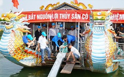 TT-Huế thả hơn 207.000 con cá vào sông Hương, kêu gọi không khai thác thủy sản hủy diệt 