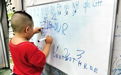 Con trai hơn 3 tuổi của vợ chồng tài xế: Biết tính nhẩm, đọc vanh vách tiếng Việt lẫn tiếng Anh