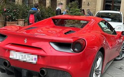 Italia: Du khách gặp "kết đắng" vì lái "ngựa chiến" Ferrari ở quảng trường nổi tiếng
