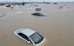 Cùng nhìn lại cảnh lũ lụt tàn phá, ôtô nổi "lềnh phềnh" ở Mỹ