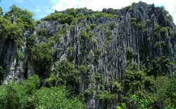 Tỉnh duy nhất ở phía Nam của Việt Nam có núi đá vôi với 21 ngọn núi nằm ngay đồng bằng, đó là tỉnh nào?