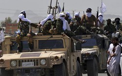 Hình ảnh Taliban tận dụng thiết giáp huyền thoại Mỹ bỏ lại Afghanistan