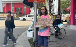 Đà Nẵng: Xác minh du khách nước ngoài ban ngày cầm bảng xin tiền, tối vào bar