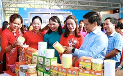 Quảng Bình: 200 phụ nữ huyện Lệ Thuỷ dự phiên chợ nông sản 8/3