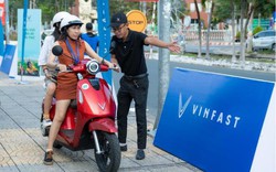 Cuối tuần “đi mall” săn voucher mua xe máy điện VinFast