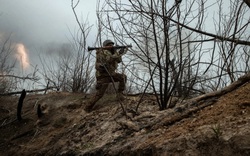 Cuộc chiến quyết liệt của Nga-Ukraine để giành giật tuyến tiếp viện huyết mạch vào Bakhmut