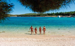 Điểm đến mùa hè Croatia nổi tiếng với các bãi biển “tùy chọn trang phục”