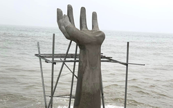 Bàn tay khổng lồ dọc biển Hải Tiến: Phó Chủ tịch UBND tỉnh Thanh Hoá yêu cầu Hoằng Hoá báo cáo