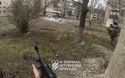 Nín thở xem cảnh lính Nga-Ukraine giao chiến trên đường phố Bakhmut