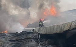 Cháy lớn xưởng sản xuất vali, túi xách ở Long An