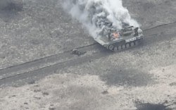 Video đoàn dài xe tăng Nga sập bẫy lính thủy đánh bộ Ukraine bị nổ tung 
