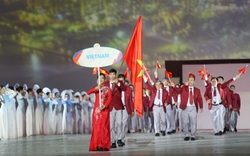 "Kình ngư" Nguyễn Huy Hoàng nói gì khi vinh dự cầm cờ của TTVN tại SEA Games 32?