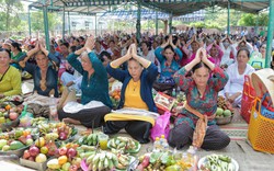 Điệu múa đạp lửa của người Chăm ở Ninh Thuận tại lễ hội cúng đầu năm mới 