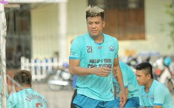 CLB Tiền Giang nợ lương, thủ môn Trần Bửu Ngọc và đồng đội bỏ đi... đá phủi