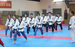 Thủ tục nhiêu khê, Châu Tuyết Vân và đồng đội lỡ chuyến tập huấn Hàn Quốc