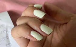 Làm bộ nail sơn trơn, cô nàng ''đơ cả người'' khi cầm bill thanh toán