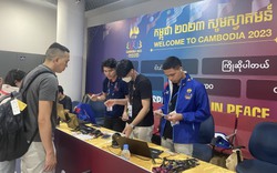 Lực lượng an ninh tại sân bay Phnom Penh làm việc hết công suất chuẩn bị cho SEA Games 32